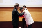 興大舉辦授袍典禮 首屆醫學生披白袍邁入臨床實習NCHU holds robing ceremony as first cohort of medical students don white coats and begin clinical internships