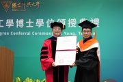 楊德華獲頒中興大學名譽工學博士學位